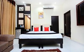 Capital O 4087 Hotel Akaal Residency